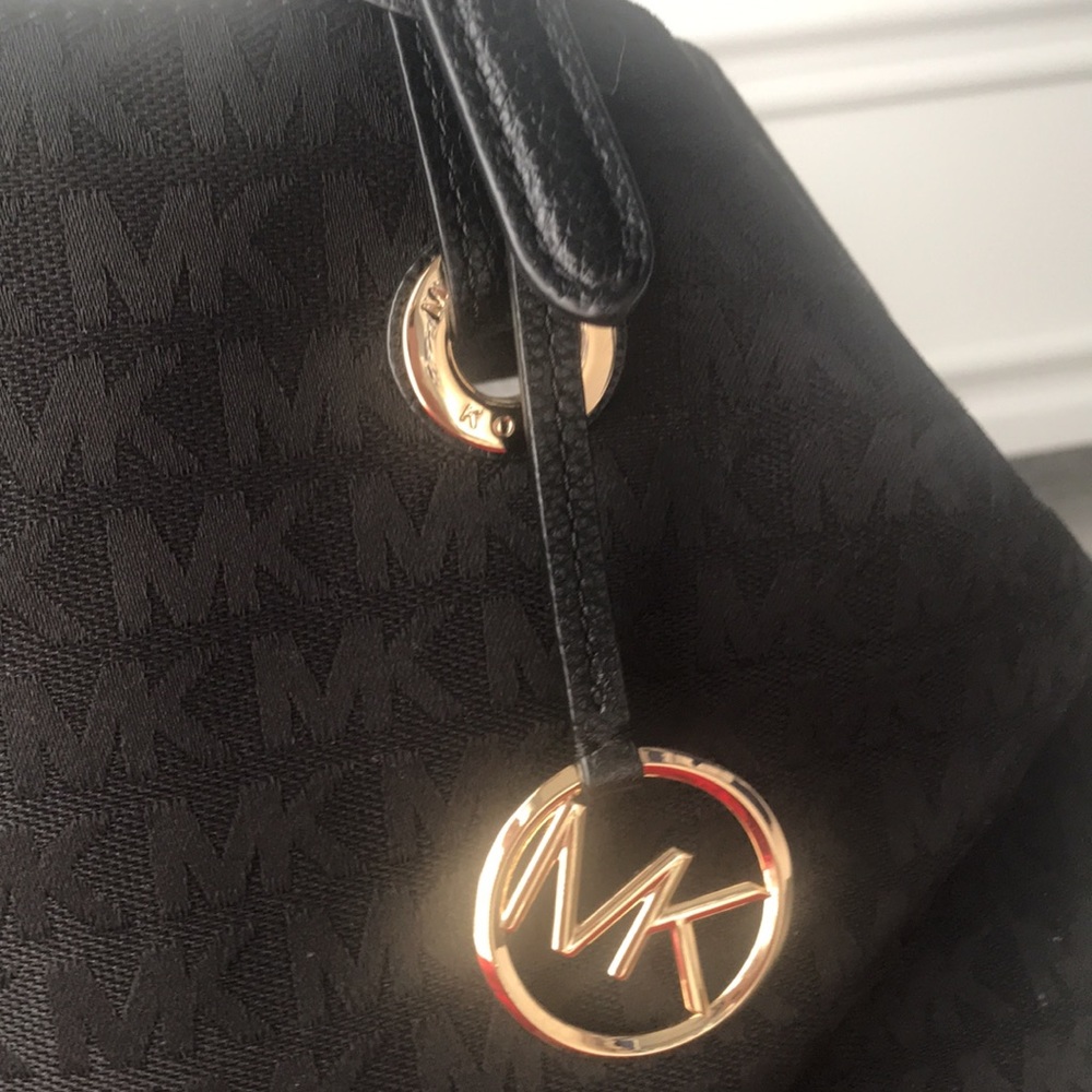 Michael Kors Black Canvas bucket purse - Picture 2 of 12